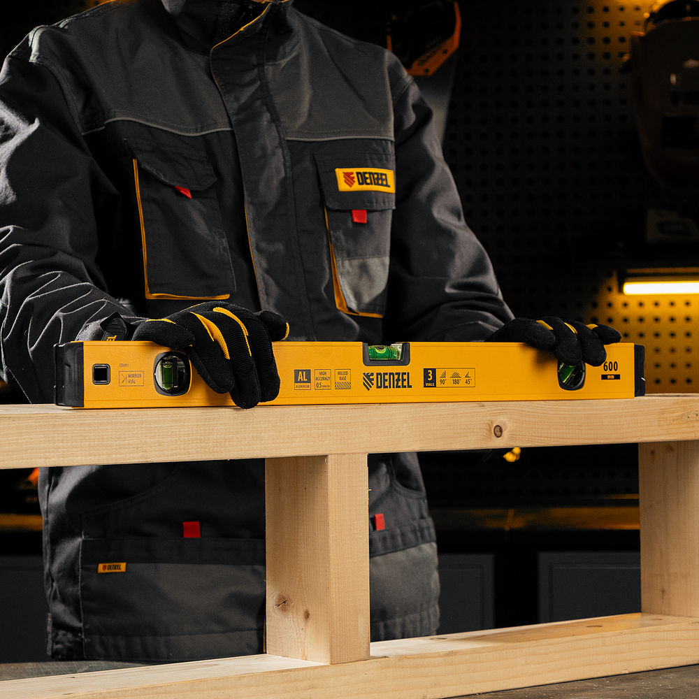 Уровень алюминиевый, магнит, фрезерованный, 3 глазка (1 зеркал.) 0,5 мм/м, 600 мм Denzel (33691)