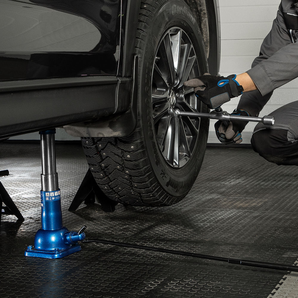 Домкрат механический бутылочный, 2 т, h подъема 210–390 мм, 2 части (домкрат, ручка) Stels