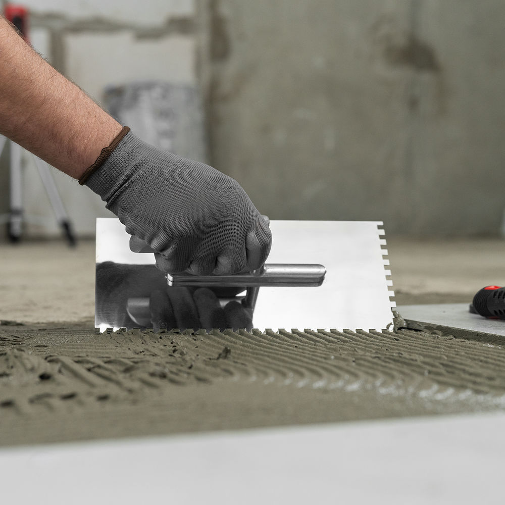 Гладилка из нержавеющей стали, 280 х 130 мм, деревянная ручка, зуб 6 х 6 мм Matrix (86737)