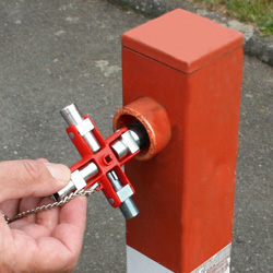 Ключ крестовой 4-лучевой универсальный для стандартных шкафов, оцинкованный, 90 мм (KN-001106)