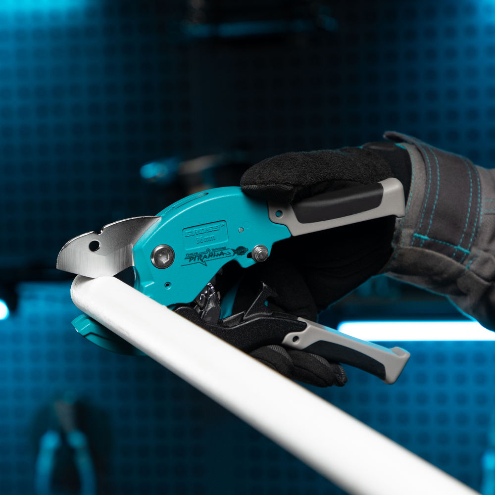 Ножницы для резки изделий из ПВХ, D до 36 мм, двухкомпонентные рукоятки, рабочий стол для плоских изделий Gross (78420)