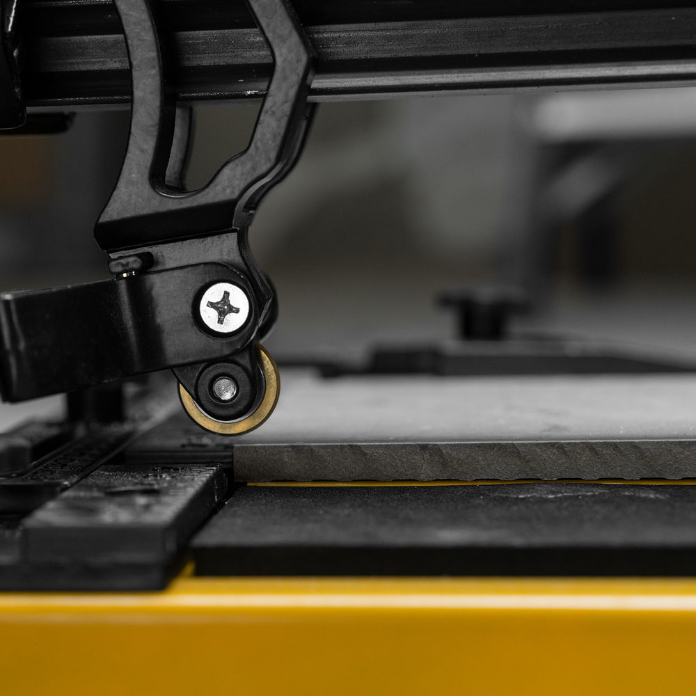 Плиткорез рельсовый 1000х16мм, каретка на подш., стальная станина, усил. рукоятка-пенал Denzel (877018)