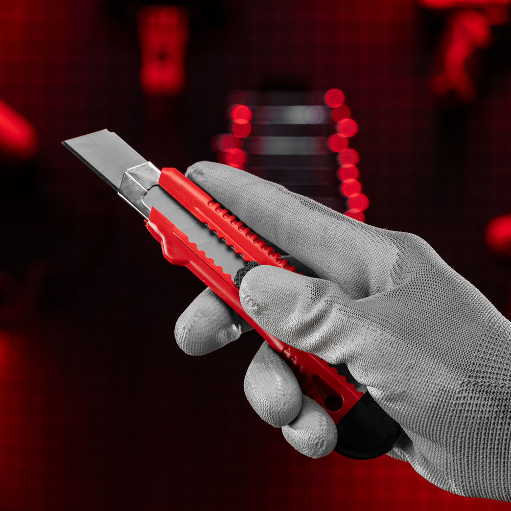 Нож, 18 мм, выдвижное лезвие, металлическая направляющая Matrix (78918)