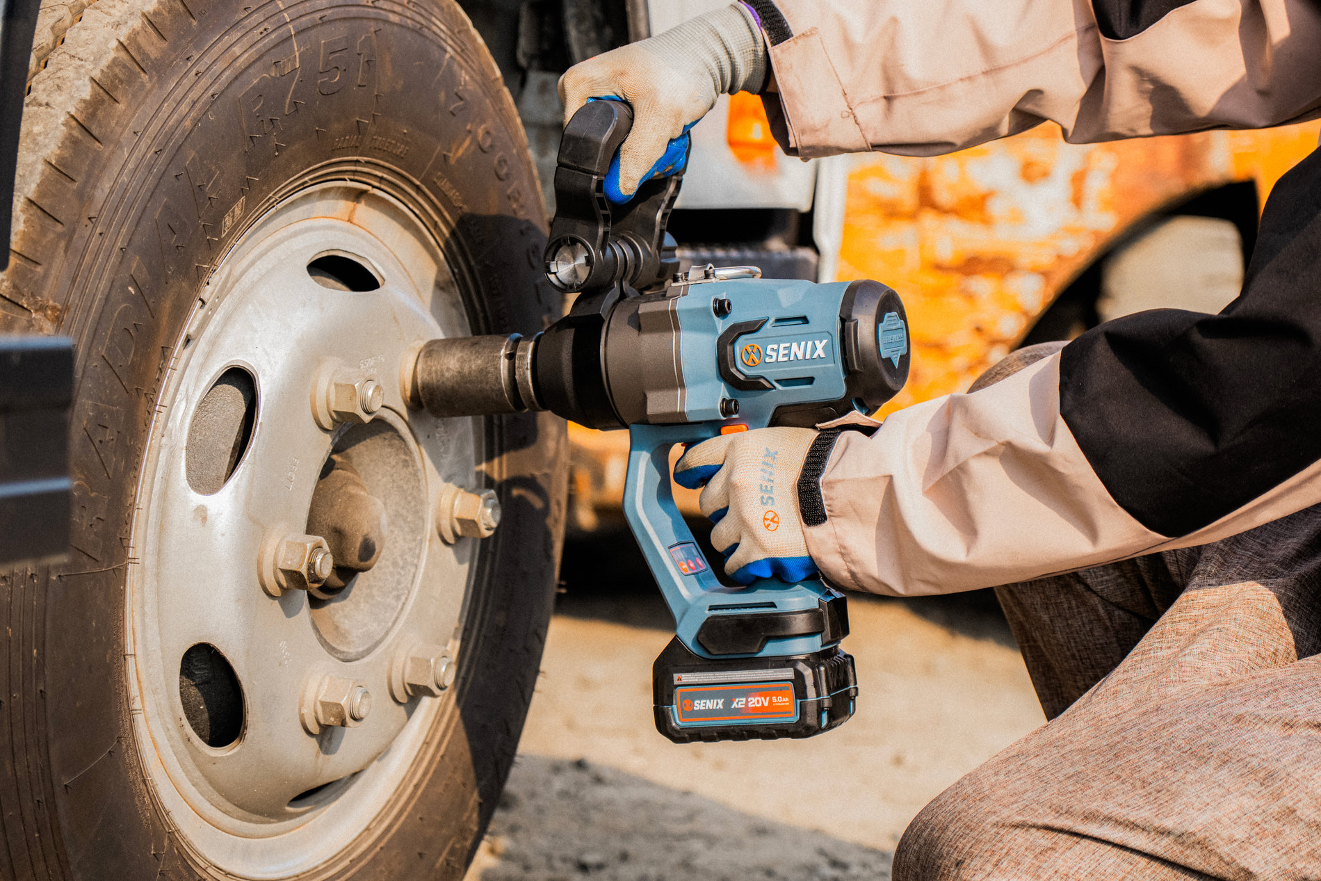 импульсный гайковерт 1, 2000 Нм, бесщ.двиг, без АКБ и ЗУ X2 20В