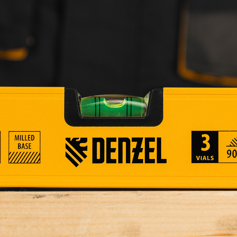 Уровень алюминиевый, магнит, фрезерованный, 3 глазка (1 зеркал.) 0,5 мм/м, 800 мм Denzel (33692)