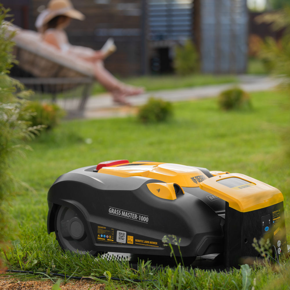 Робот-газонокосилка 1000м? 3Ач 28V LCD дисплей Wi-Fi Grass Master 1000 Denzel 58955