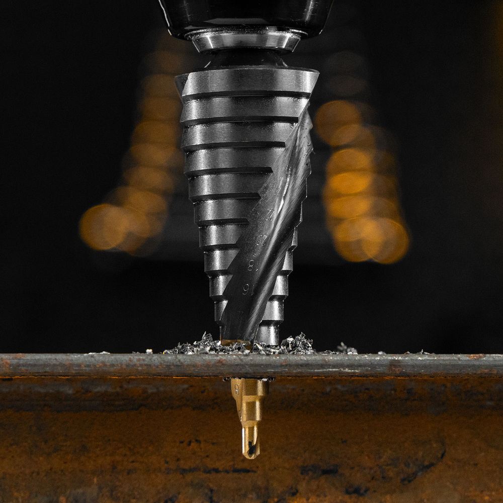 Сверло ступенчатое, 4-6-8-10-12-14-16-18-20-22-24-26-28-30-32 мм, Р6М5, 6-гр. хвостовик Denzel (723606)