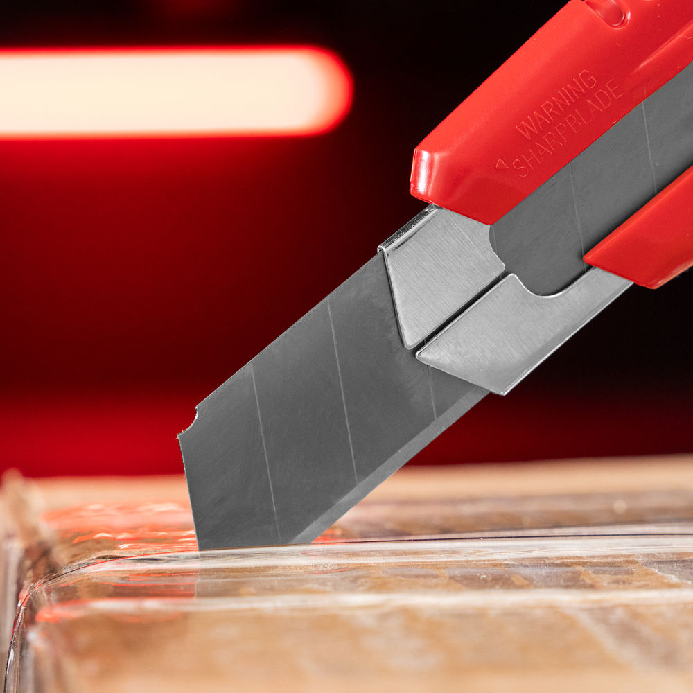 Нож, 18 мм, выдвижное лезвие, металлическая направляющая Matrix (78918)