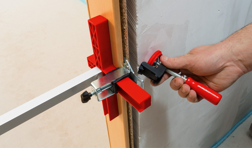 Распорка для дверных коробок 565-1010 мм для фиксации дверной коробки при заполнении швов монтажной пеной TU BE-TU