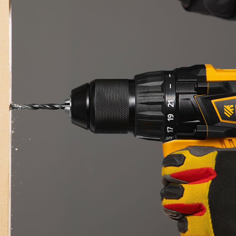 Дрель-шуруповерт аккумуляторная, бесщет. BLDL-IB-18-02, Li-Ion, 18 В, 2 акк. Denzel (26121)