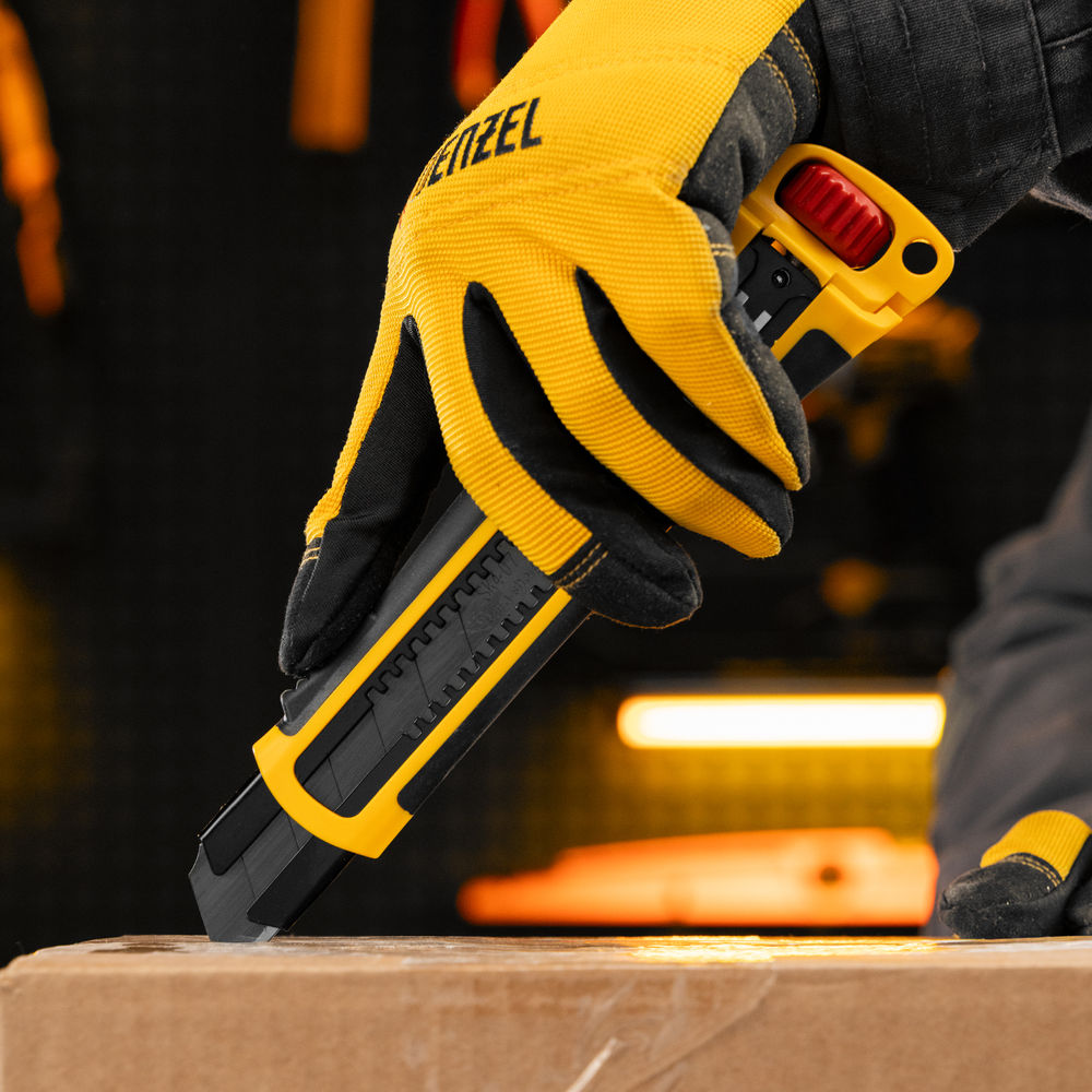 Нож, 25 мм, сменное лезвие, SK4, корпус из ABS + TPR, торцевой зажим Denzel (78908)