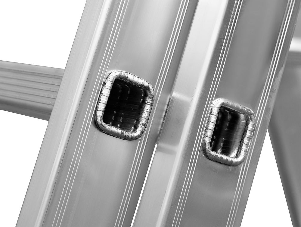 Алюминиевая трехсекционная лестница 7 ступеней со стабилизатором СИБИН 38833-07