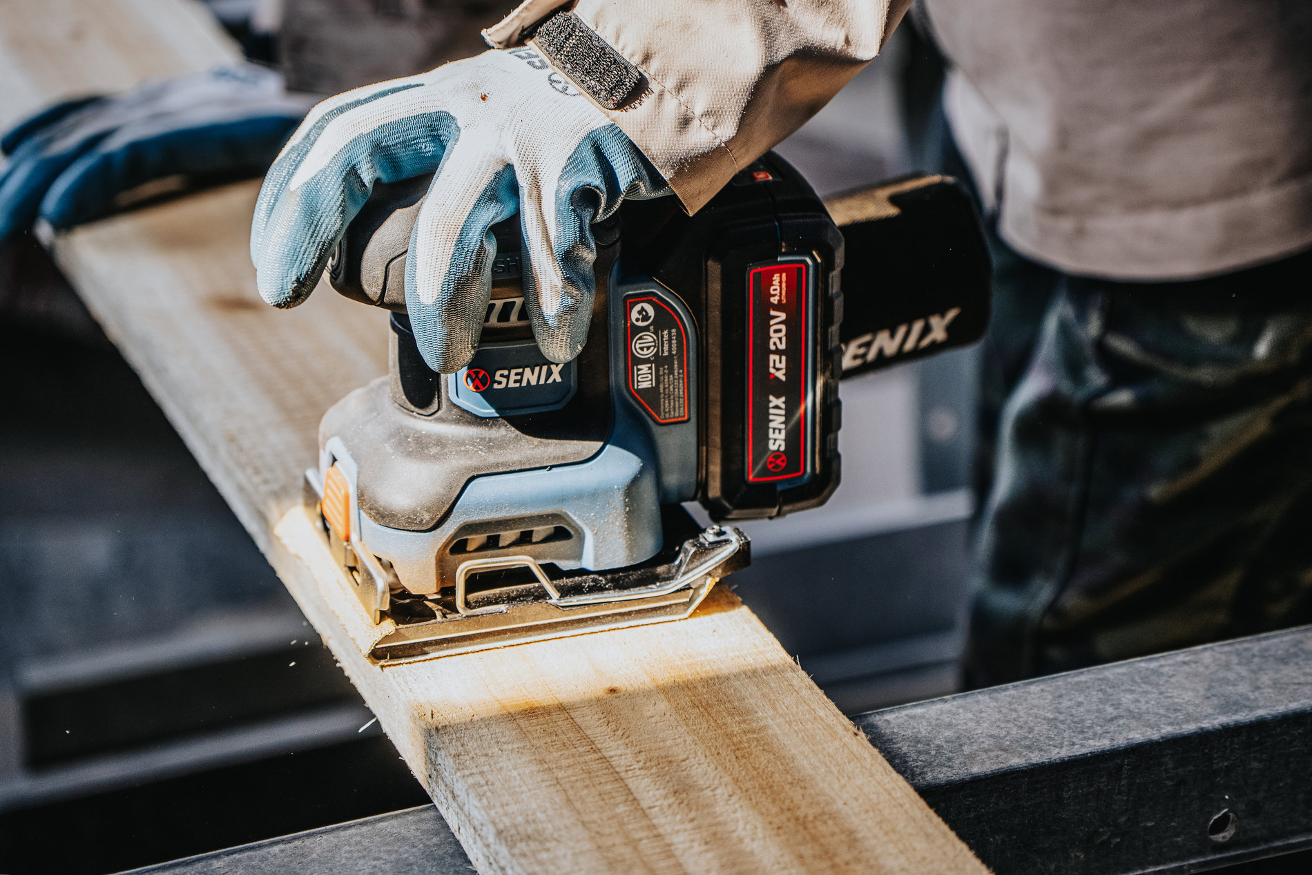 Шлифмашина вибрационная аккумуляторная, бесщ.дв., 125 мм, с 1 АКБ, 1 ЗУ X2 20В