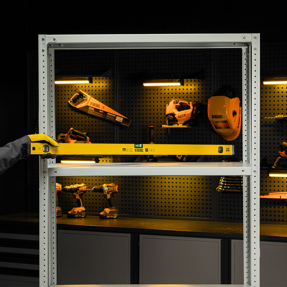 Уровень алюминиевый, магнит, фрезерованный, 3 глазка (1 зеркал.) 0,5 мм/м, 1200 мм Denzel (33694)