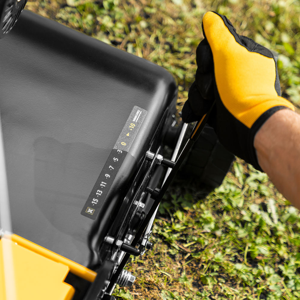 Скарификатор-аэратор бензиновый SAG-400, 212 см3, -15/+10 мм, 40 см Denzel (57802)