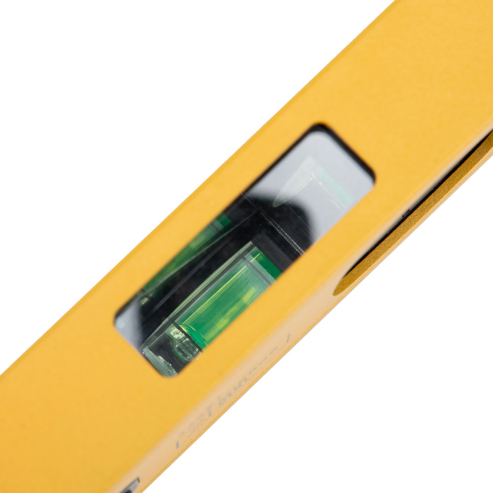 Уровень алюминиевый, магнит, фрезерованный, 3 глазка (1 зеркал.) 0,5 мм/м, 600 мм Denzel (33691)