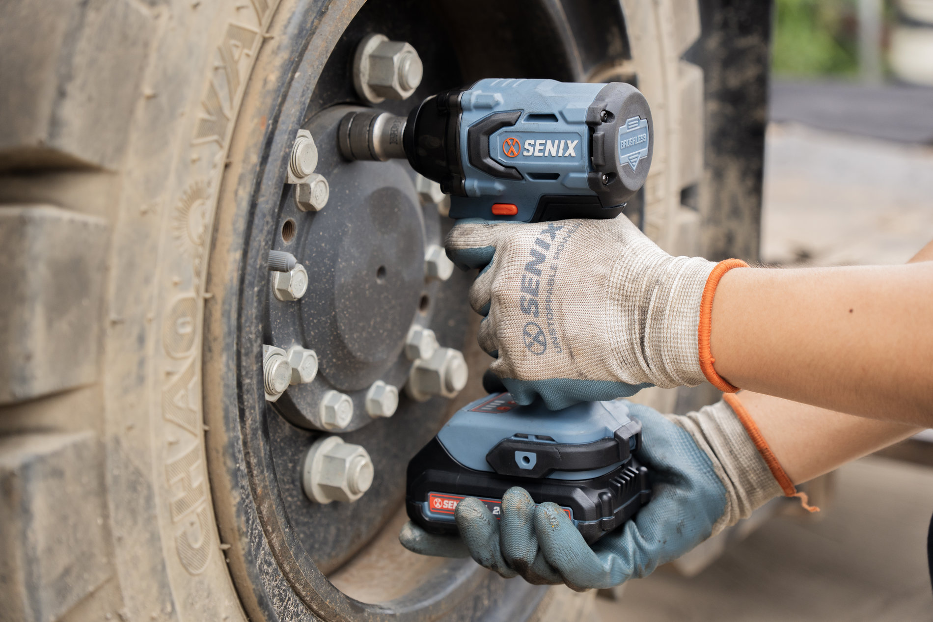 Импульсный гайковерт 1/2, 330 Нм, 1х4Ач, ЗУ, кейс X2 20В