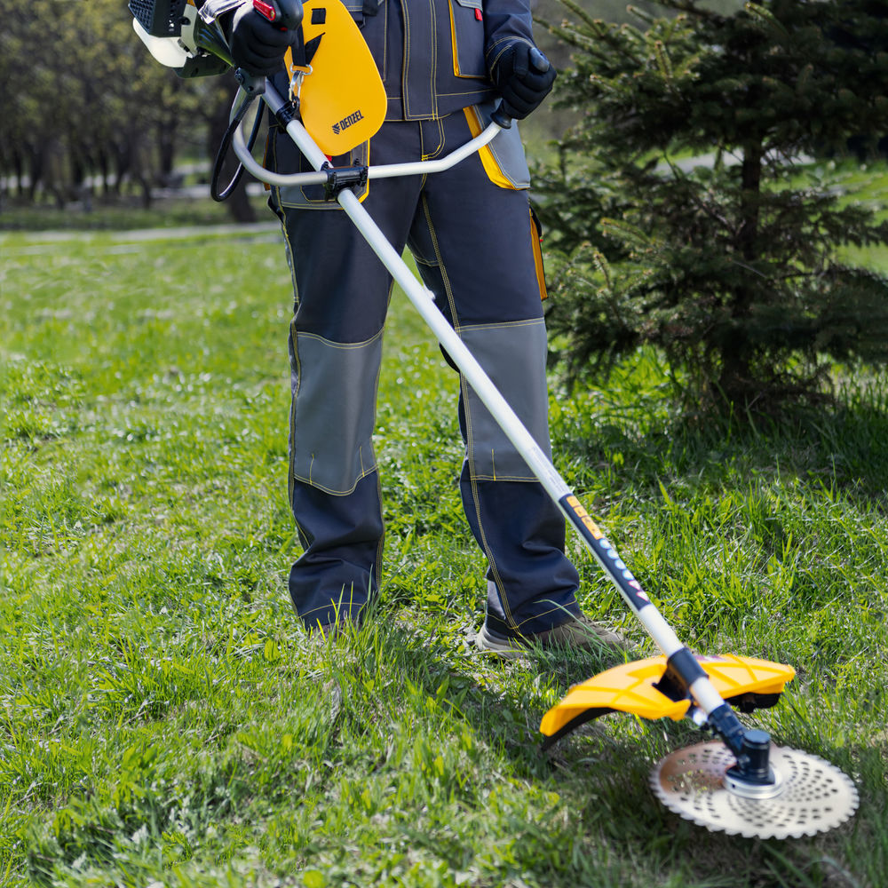 Триммер бензиновый DGT 330, 33 см3, 1.8 л. с, неразъемная штанга, состоит из 2 частей Denzel (96234)