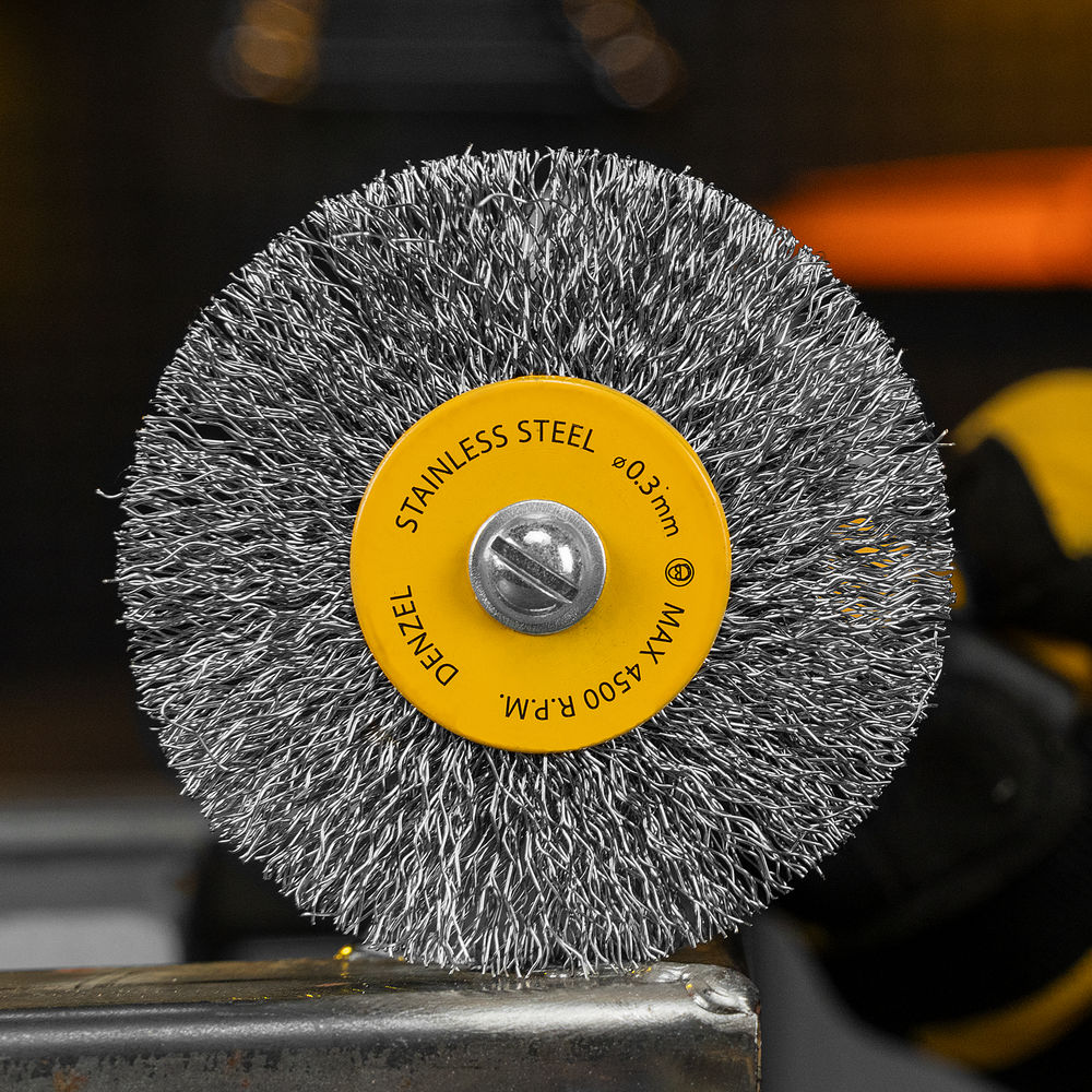 Набор щеток для дрели, 5 Плоских 25-38-50-63-75 мм, шпилька, нерж. вит. проволока Denzel (74495)
