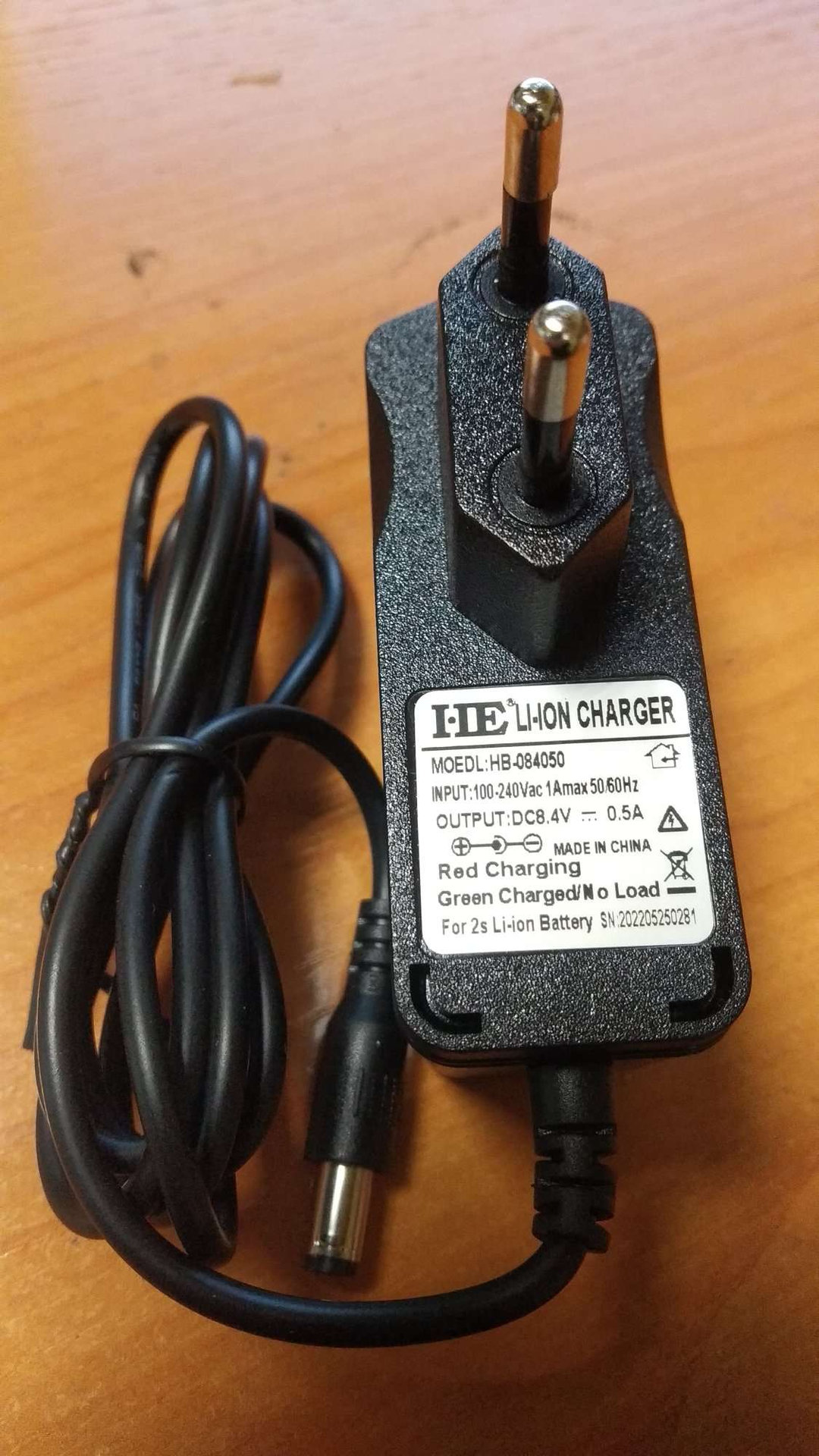 Зарядное устройство HB-084050 для тележек CW 8,4V/0,5A (Charger) горизонтальное (1044416)