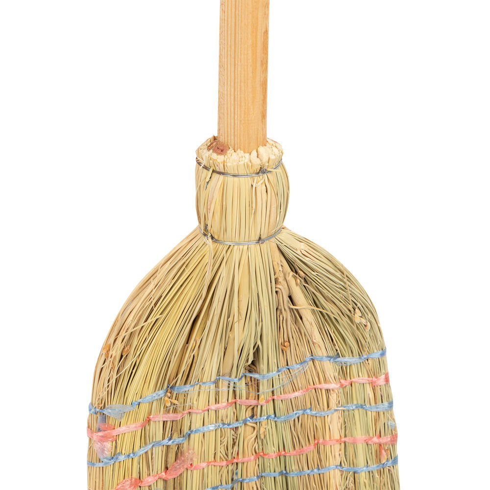 Метла натуральная, деревянный черенок (93337)