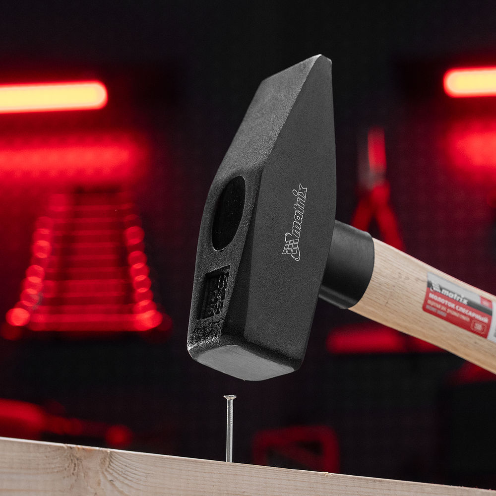 Молоток слесарный, 1500 г, квадратный боек, деревянная рукоятка Matrix