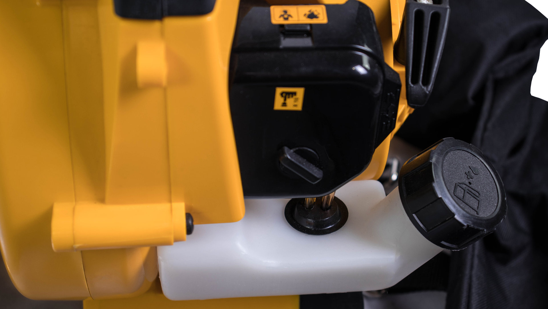 Воздуходувка-измельчитель 0,75кВт 26см? 4кг 612м?/ч 40л CHAMPION GBV326S