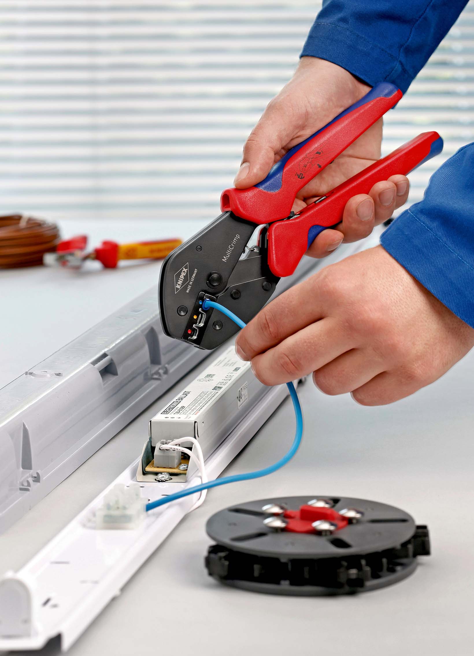 Пресс-клещи с магазином для смены плашек, 5 сменных плашек, 250 мм MultiCrimp KN-973302