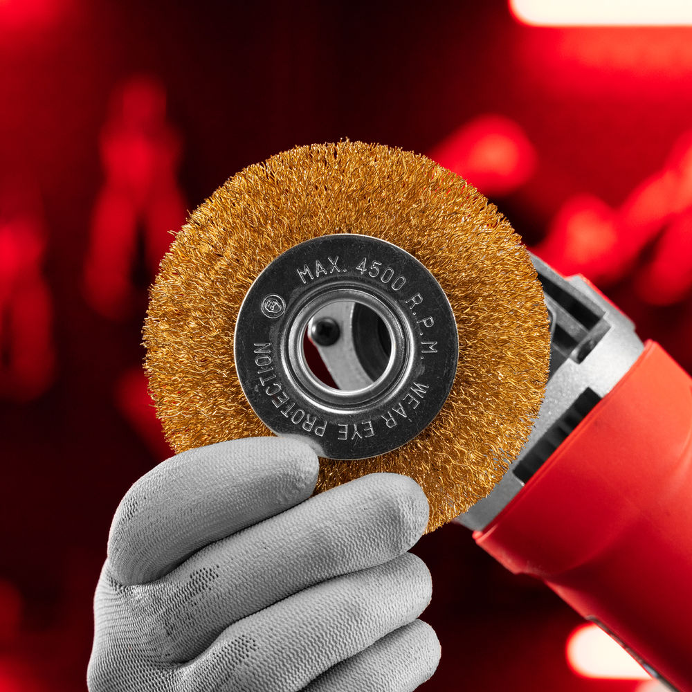 Щетка для УШМ, 100 мм, посадка 22.2 мм, плоская, латунированная витая проволока Matrix (74648)