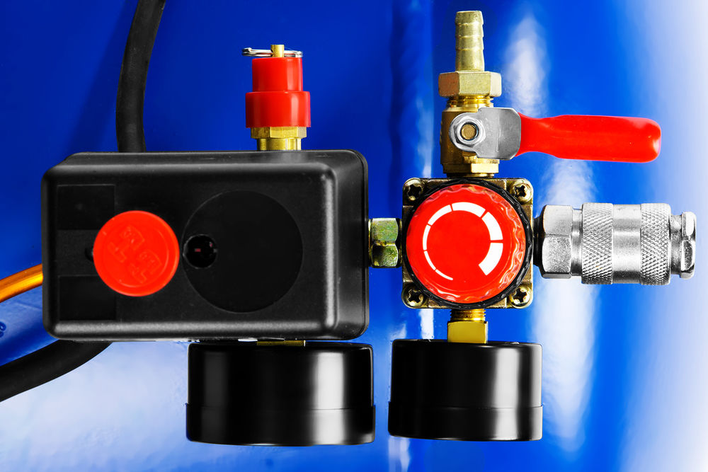 Компрессор масляный ременной 440 л/мин, 100 л, 2200 Вт ЗУБР Профессионал ЗКПМ-440-100-Р-2.2