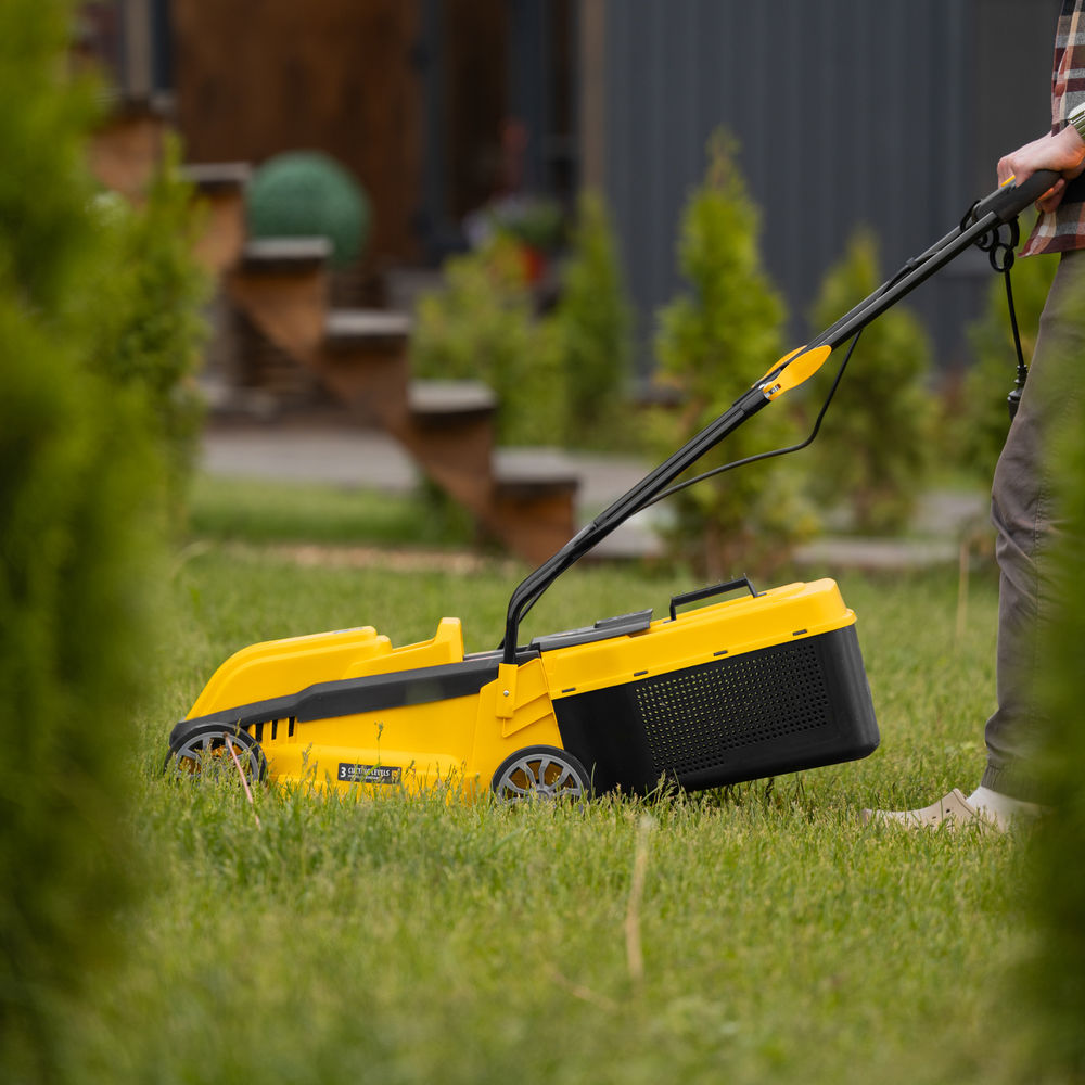 Газонокосилка электрическая GMC-1200, шир.,32см, 1200 Вт, 3 уров., травосб. 30 л Denzel (96628)