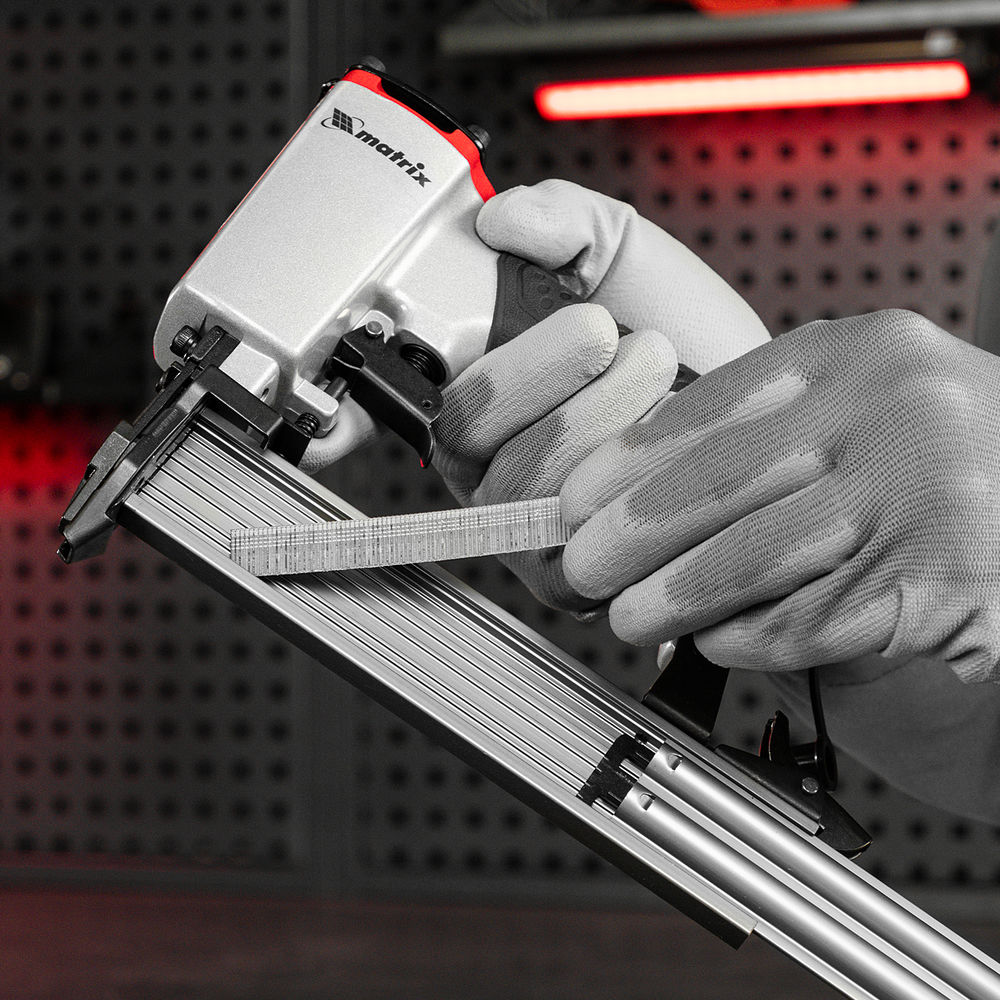 Нейлер пневматический для гвоздей от 10 до 32 мм Matrix (57405)