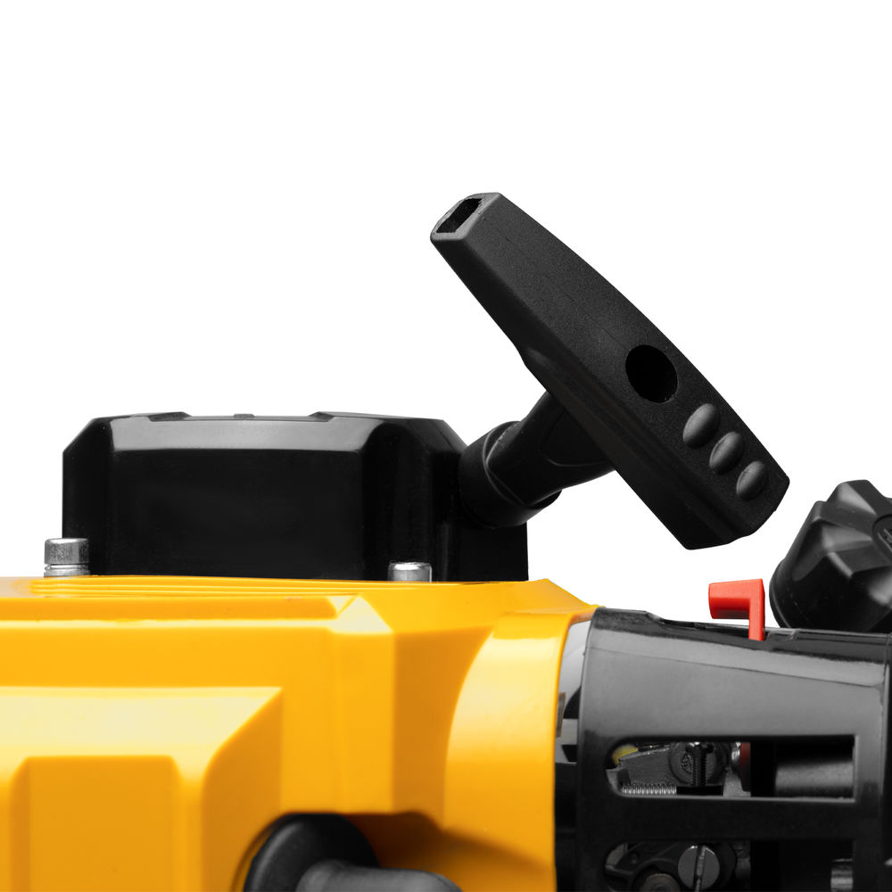 Триммер бензиновый DTS-33, 33 см3, неразъемная штанга, состоит из 2 частей Denzel (962115)