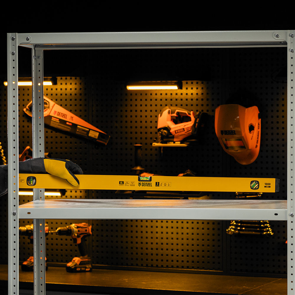 Уровень алюминиевый, магнит, фрезерованный, 3 глазка (1 зеркал.) 0,5 мм/м, 1000 мм Denzel (33693)