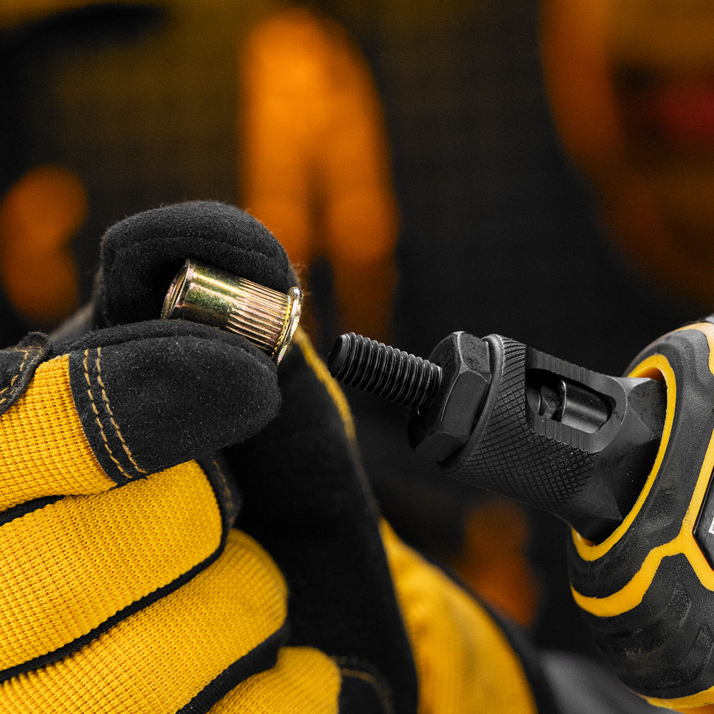 Заклепки резьбовые, стальные, оцинкованные, М8, пластиковый кейс, 40 шт. Denzel (40604)