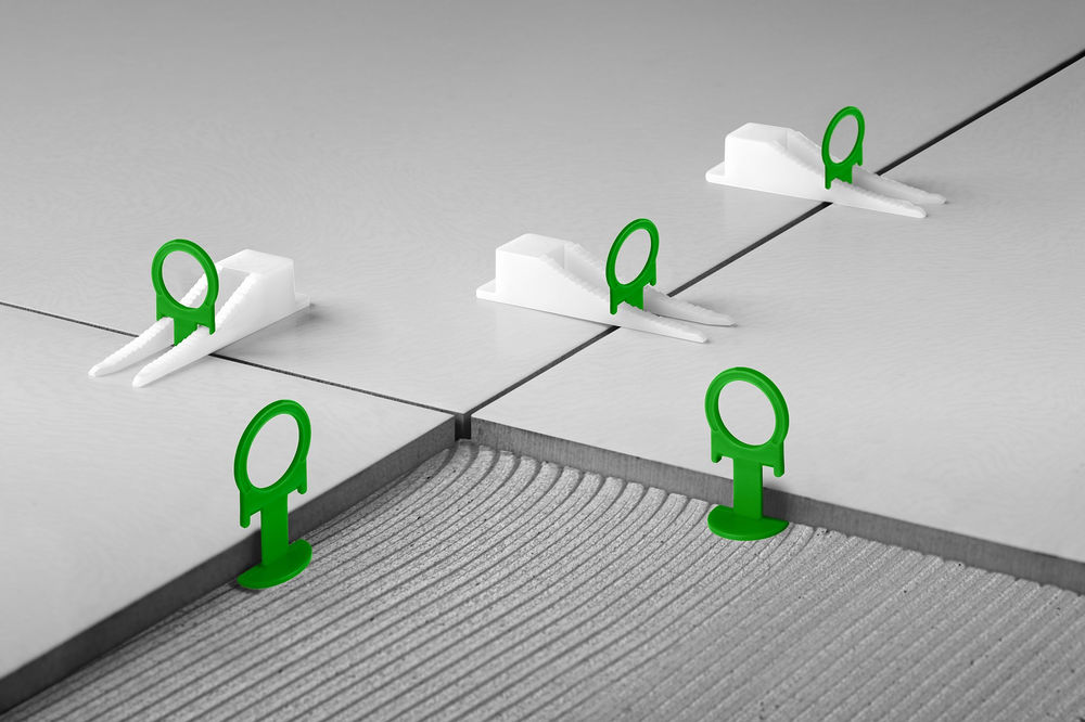 Система выравнивания плитки СВП КОЛЬЦО комплект 2.0 мм, зажим + клин, 50 + 50 шт ЗУБР 33832-H50