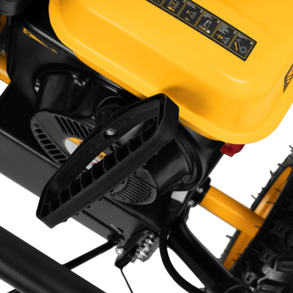 Бензиновая снегоуборочная машина SBM 610, 212 cc, ручной старт, фара Denzel (97653)