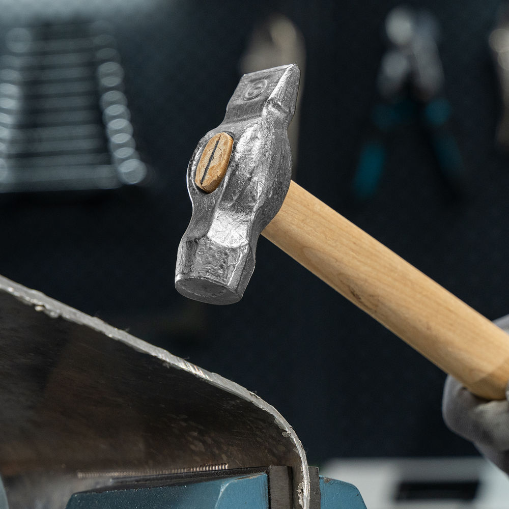 Молоток слесарный, 500 г, круглый боек, деревянная рукоятка (10240)