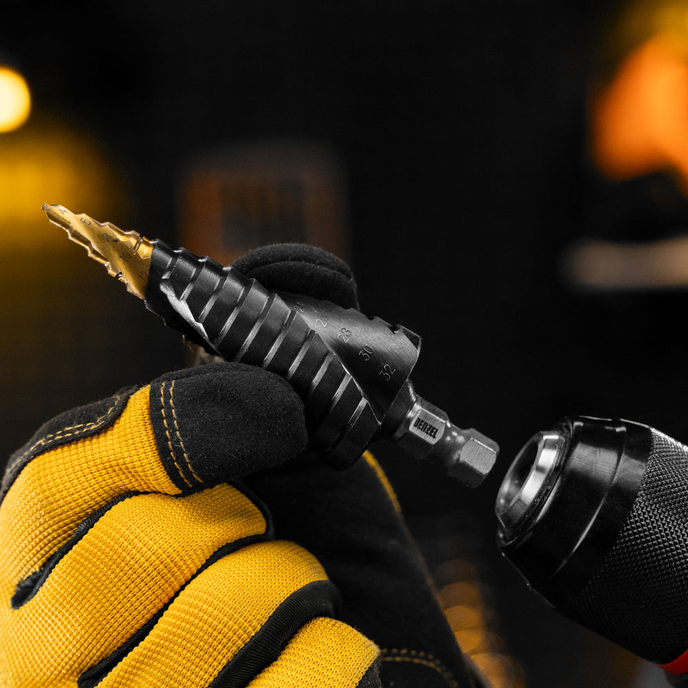 Сверло ступенчатое, 4-6-8-10-12-14-16-18-20-22-24-26-28-30-32 мм, Р6М5, 6-гр. хвостовик Denzel (723606)