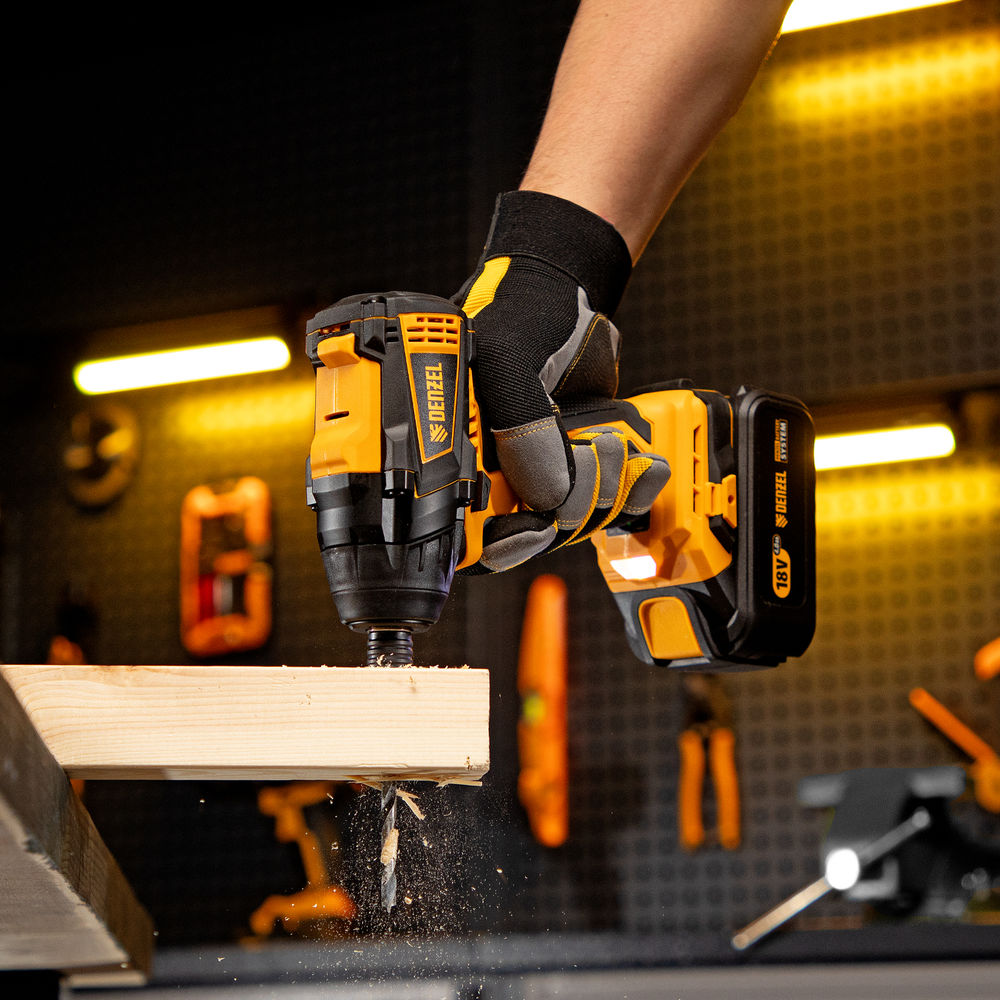 Винтоверт ударный аккумуляторный бесщет CID-IB-200-0, 18В Li-Ion Denzel (26511)