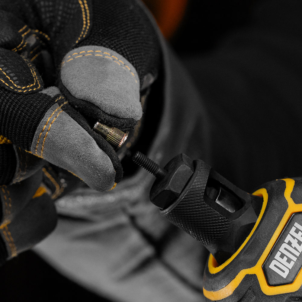 Заклепки резьбовые, стальные, оцинкованные, М4, пластиковый кейс, 140 шт. Denzel (40601)