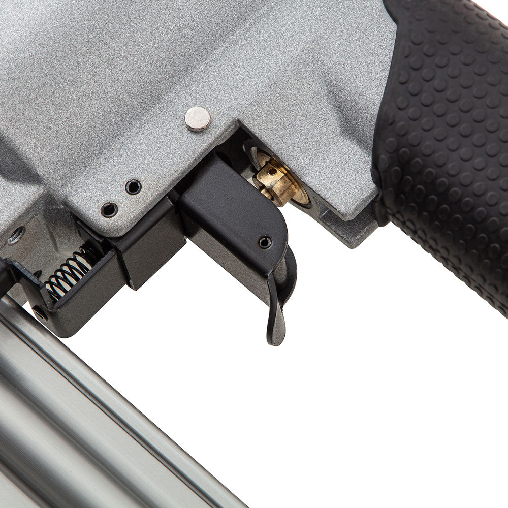 Нейлер пневматический для гвоздей от 10 до 50 мм Matrix (57410)