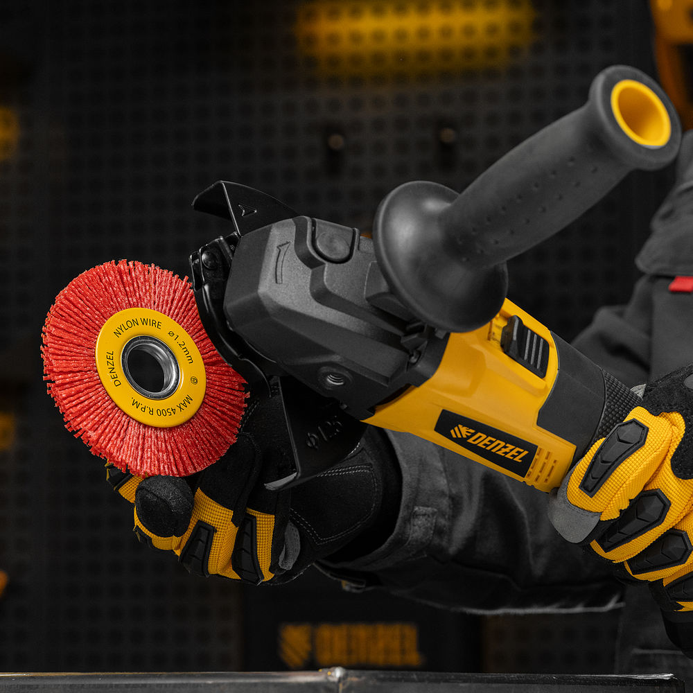 Щетка для УШМ, 100 мм, Плоская, нейлоновая щетина, посадка 22,2 мм Denzel (74437)