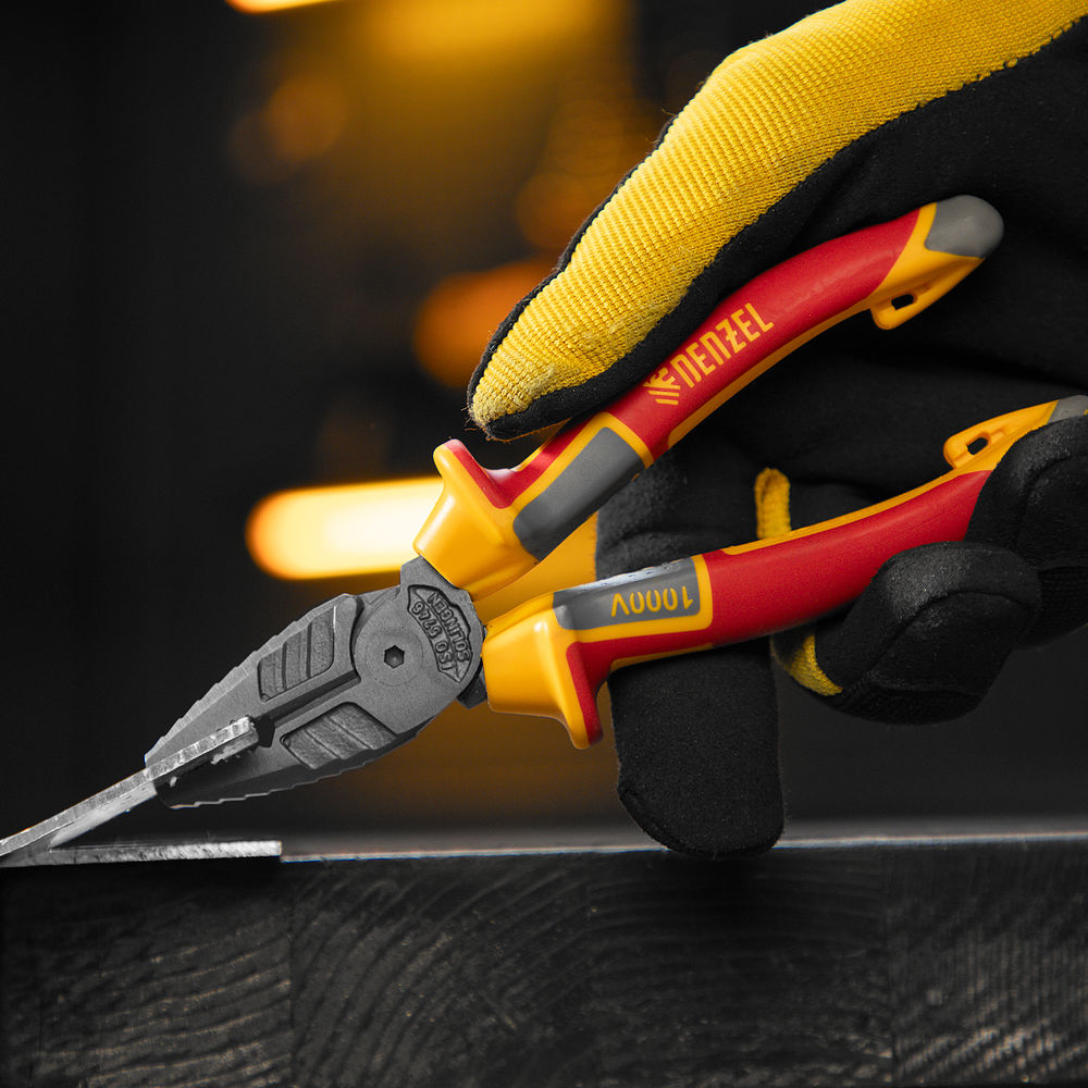 Плоскогубцы комбинированные, диэлектрические трехкомпонентные рукоятки до 1000 В, 165 мм Denzel (17085)