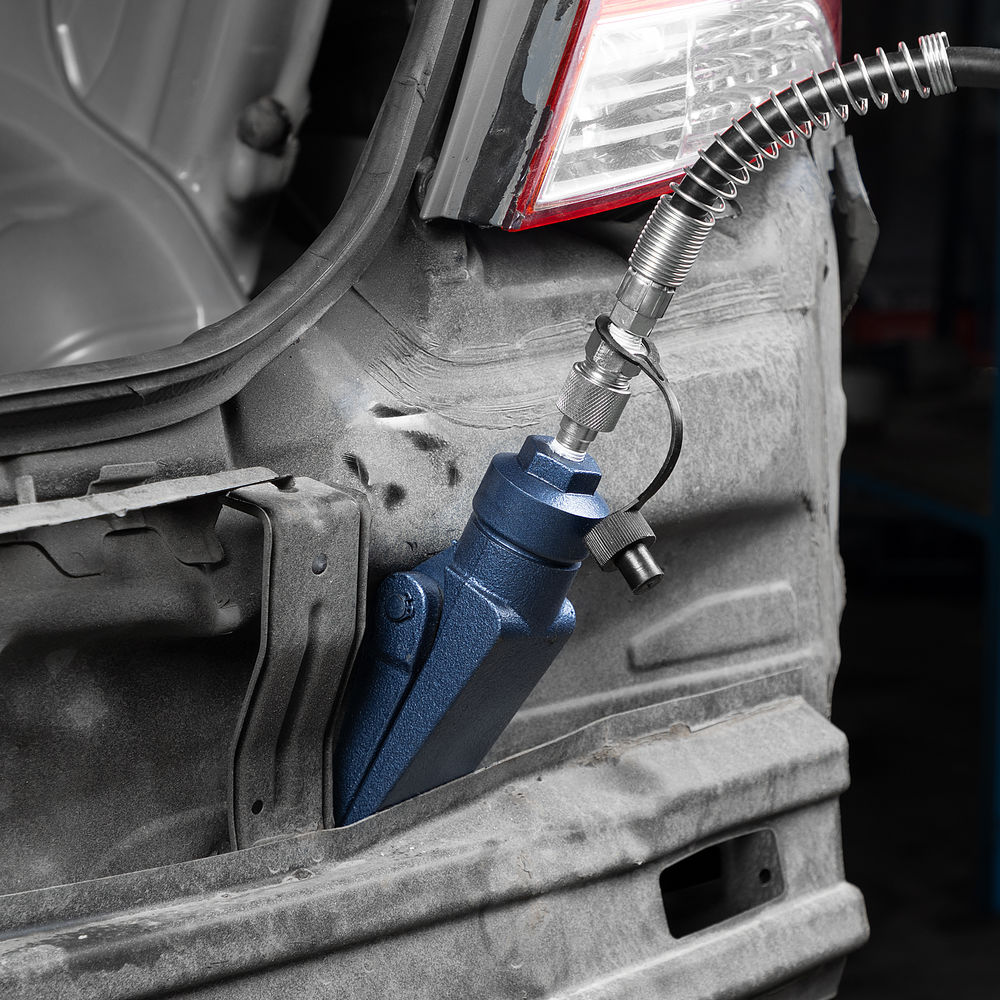 Растяжка гидравлическая, 10 т, набор из 17 предметов, 7 сменных насадок, в пластиковом кейсе на колесах Stels (51356)