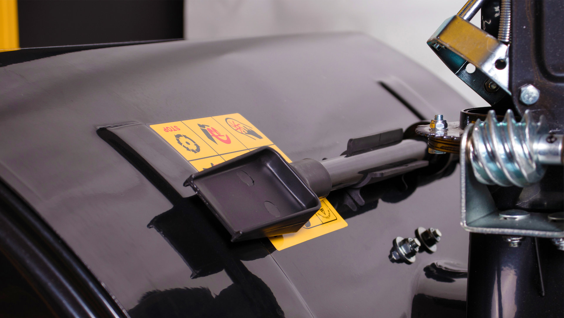 Снегоотбрасыватель CHAMPION ST1376E ( PRO, 13лс76см6F/2 колеса6,5л121,5кг эл.стартер,фара,обогрев ру (ST1376E)