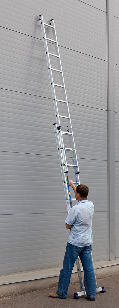 Алюминиевая двухсекционная лестница 10 ступеней со стабилизатором СИБИН 38823-10