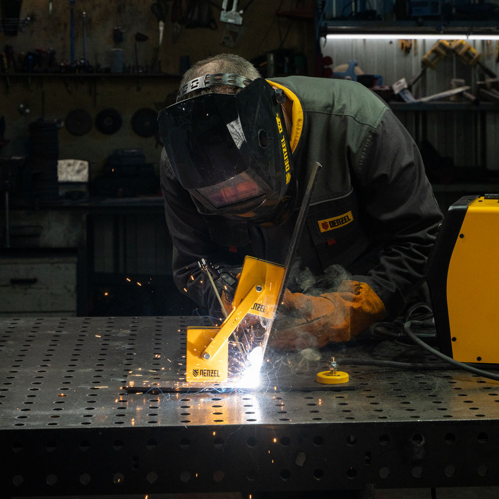 Фиксатор магнитный регулируемый для сварочных работ усилие 50 LB Denzel (97565)