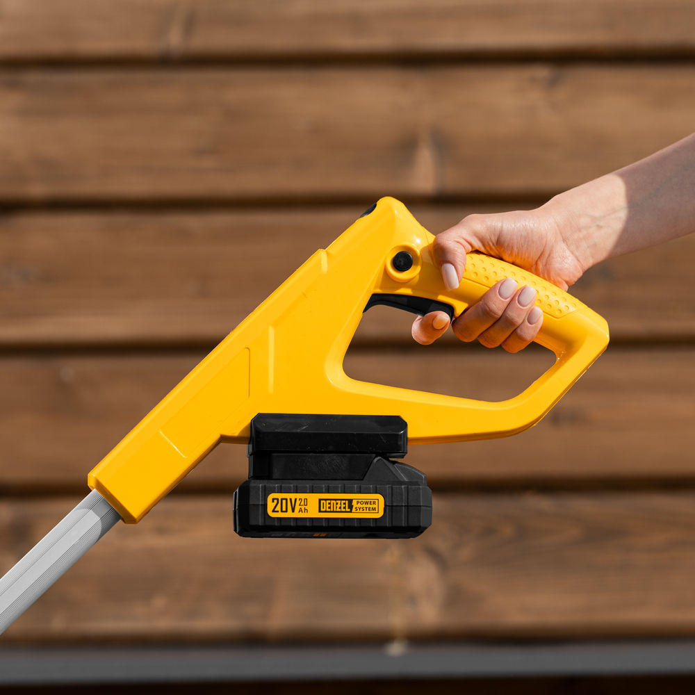 Портативная аккумуляторная газонокосилка CLM-22, Li-ion, 20В, 220 мм // Denzel (58860)