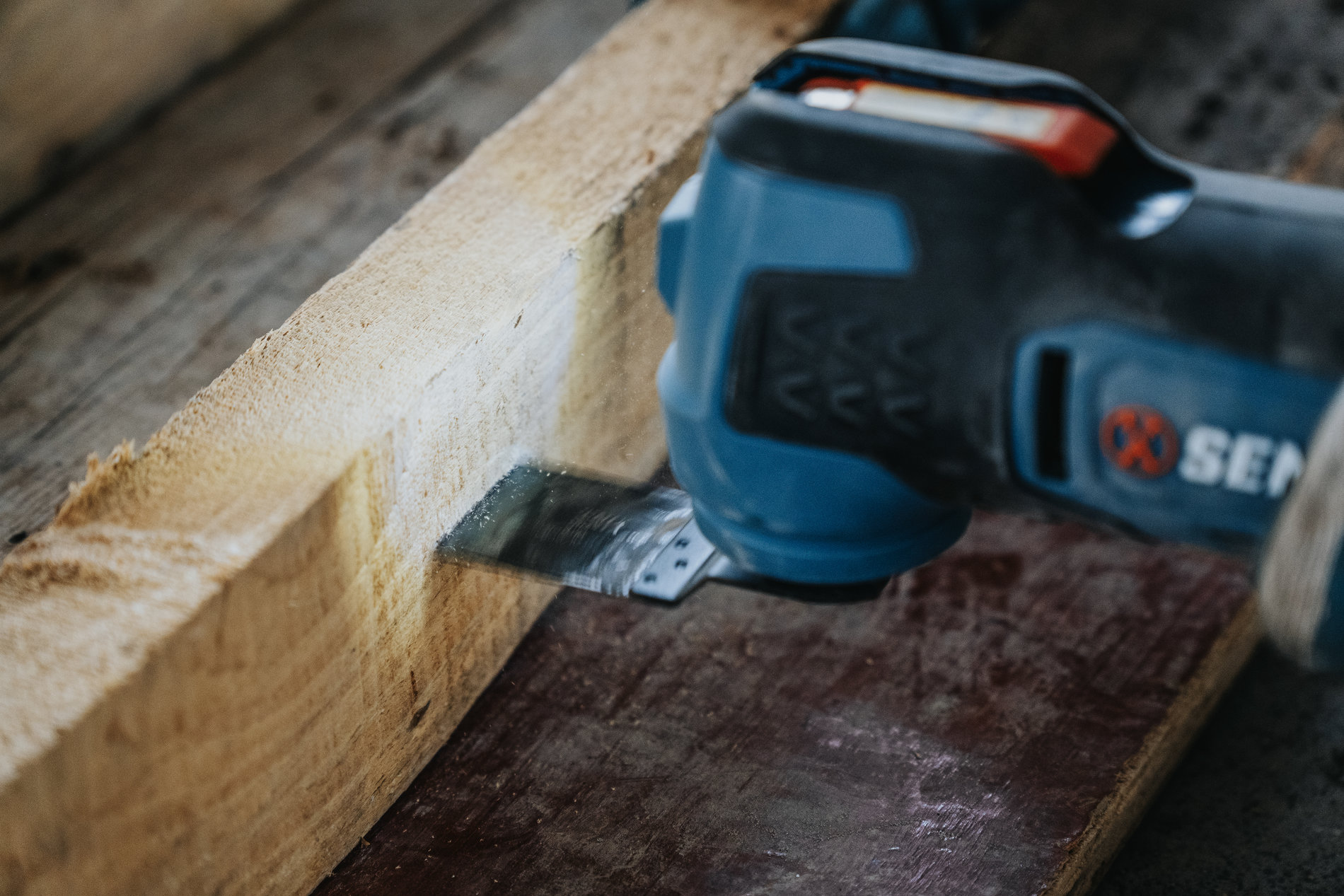 Реноватор (многофункциональный инструмент), с 1 АКБ, 1 ЗУ X2 20В